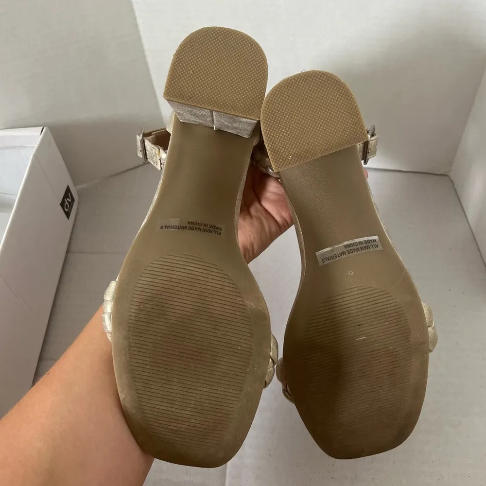 DV Dolce Vita Hassa Elegant Gold Braided Block Heel Sandals Women’s 9 Buckle - Image 4