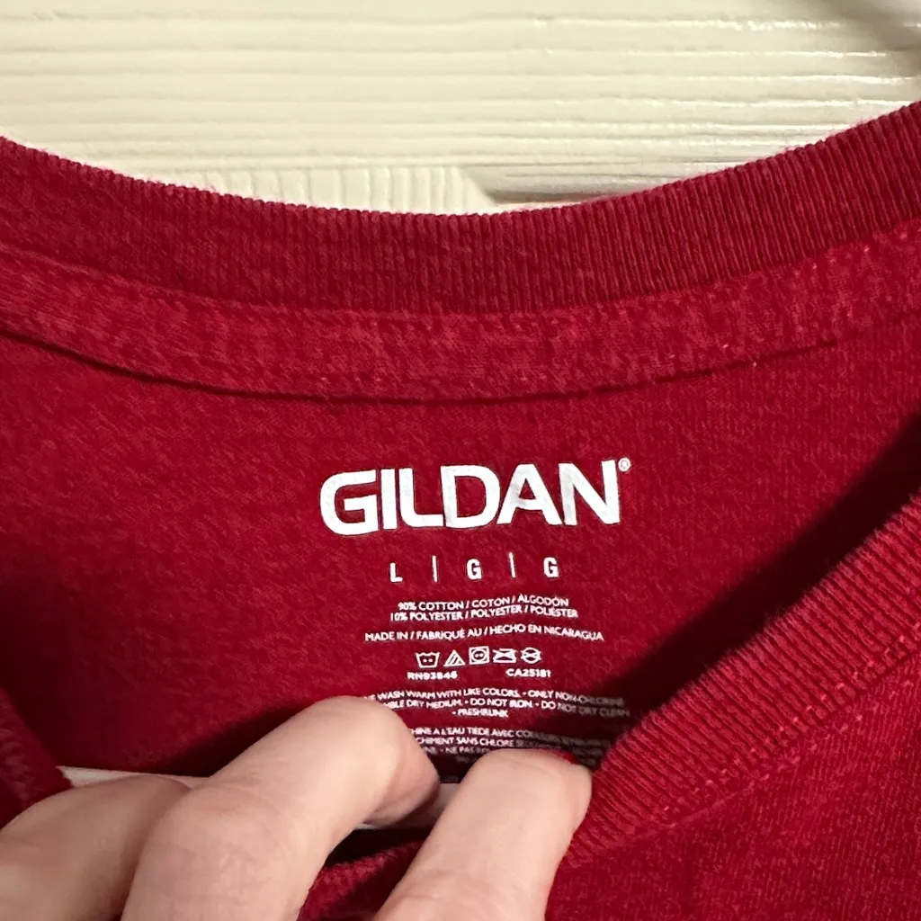 Gildan Maroon/Red Graphic Tee - Image 4