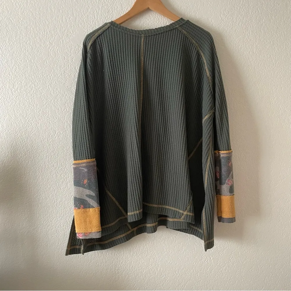 Free People (We the free) Lovin Leopard Thermal Long Sleeved Top Size Small - Image 5