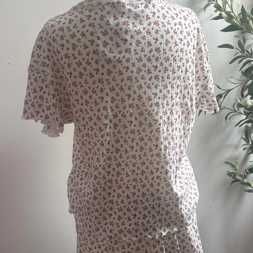 Storia White and Red Floral Pajama Set - Image 4