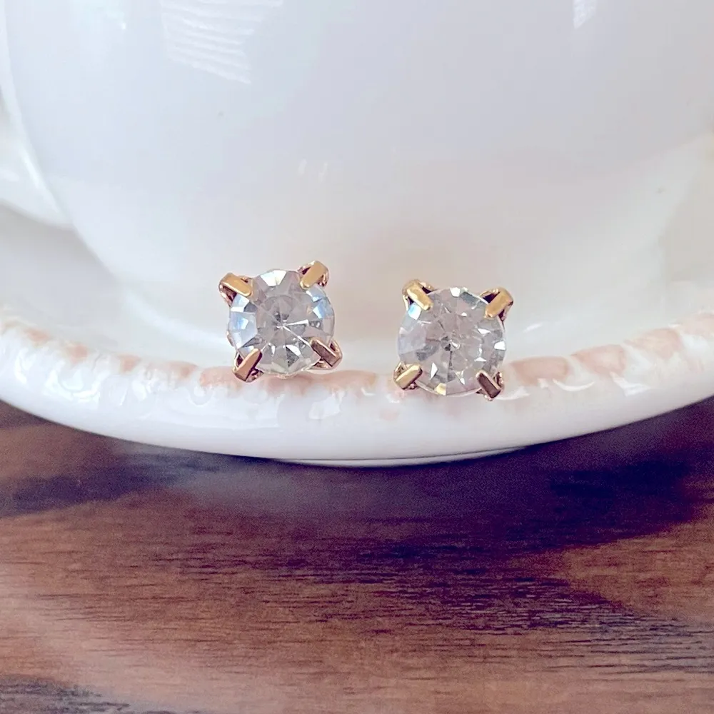 Diamond stud earrings - Image 2