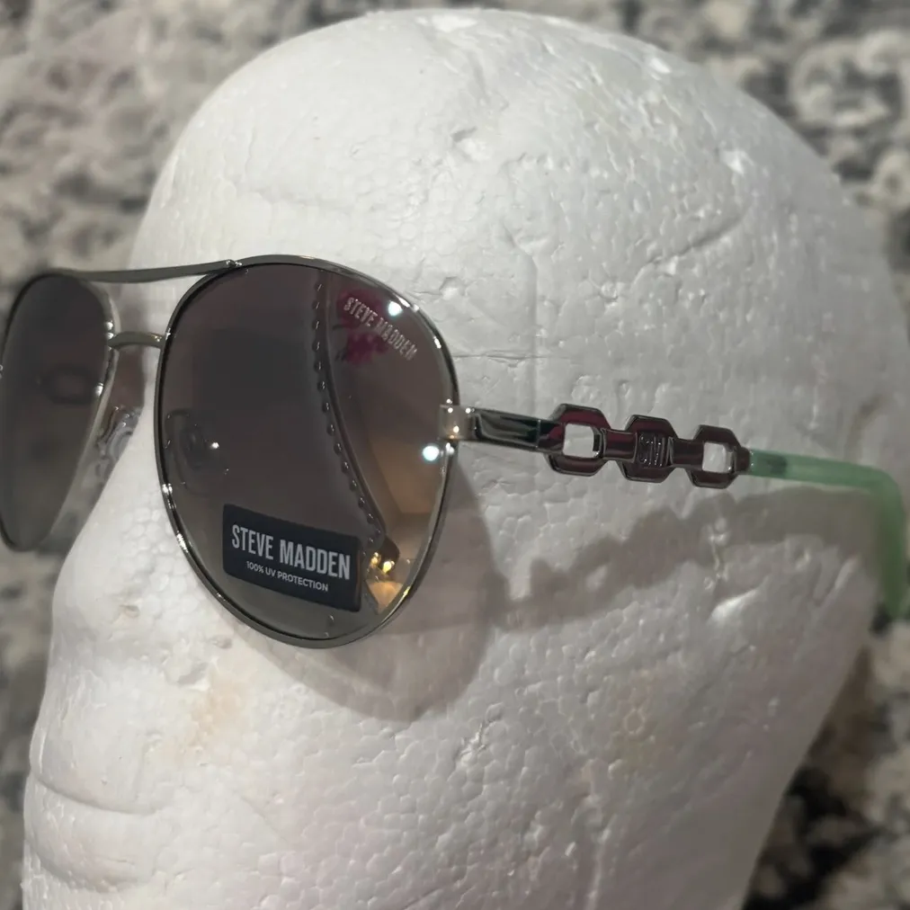 Steve Madden ‘Marketa’ Aviator Sunglasses - Image 3