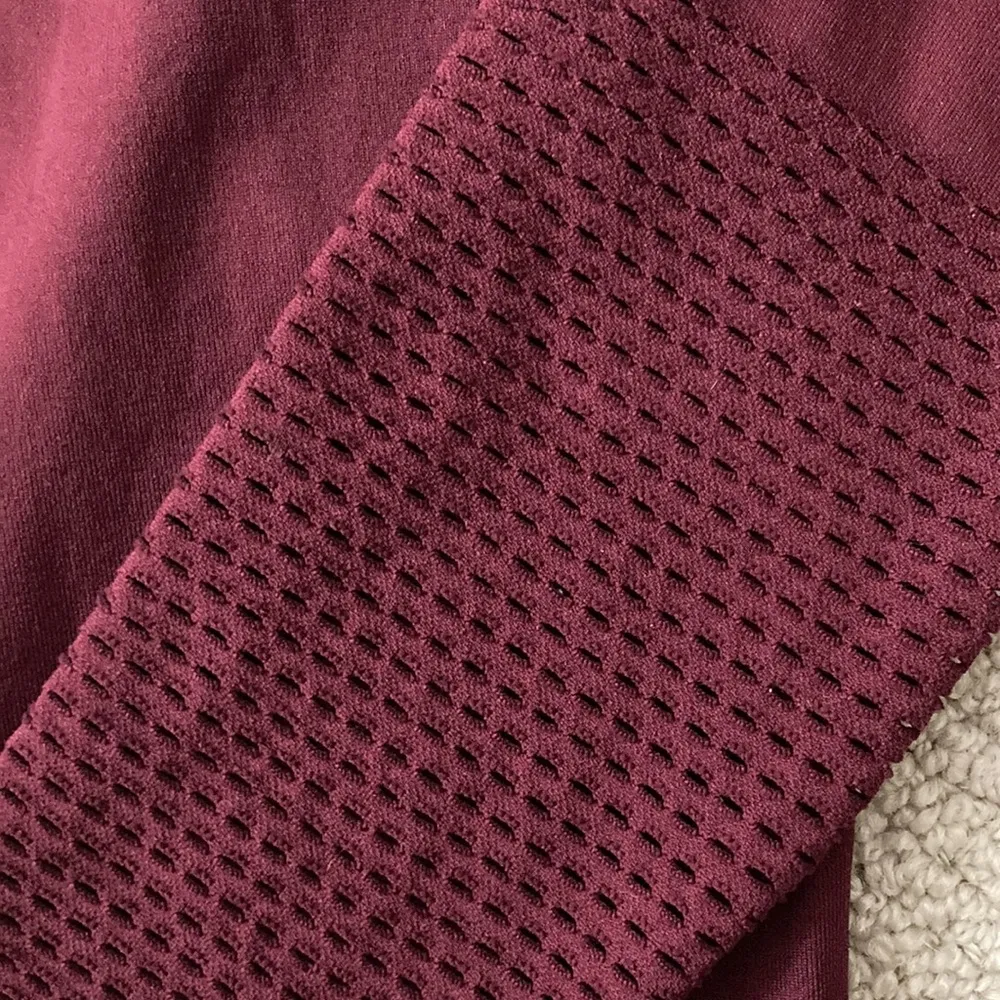 NEW Fabletics Musetta Perforated Long Sleeve Activewear Shirt Top Size S NWOT - Image 4