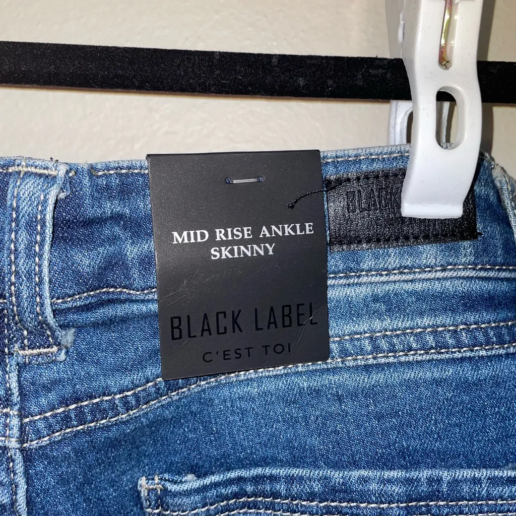 Black Label NWT- distressed jeans - Image 5