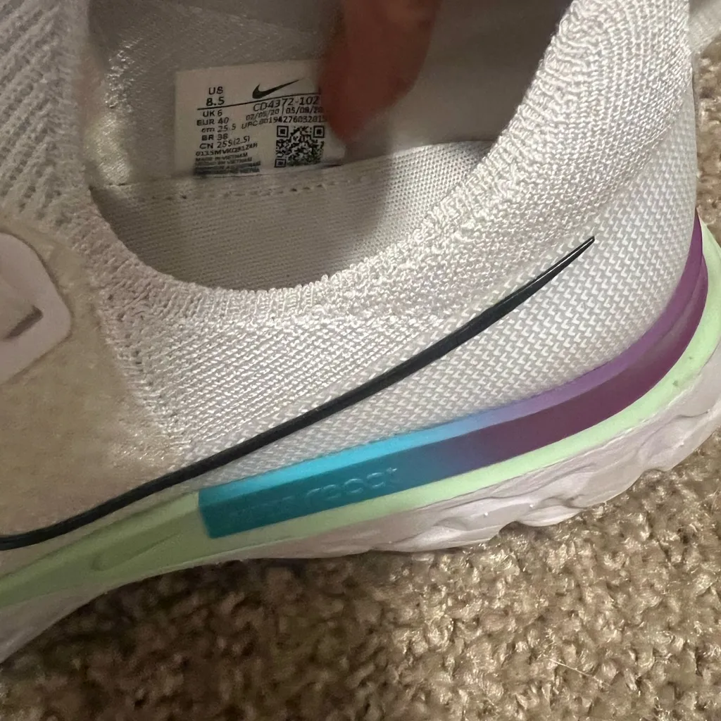 Nike woman’s React infinity run flyknit white ombre 8.5 CD4372-102 - Image 7