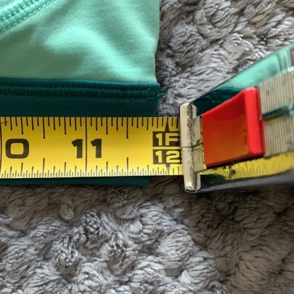 Lululemon Green Teal Criss Cross Sports Bra GYM Activewear Size XS EUC #1024 - Image 3