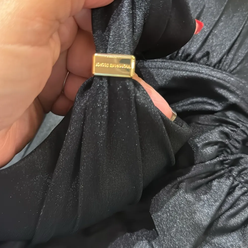 VICTORIA'S SECRET SWIM
The Harlow Push-Up One-Piece Swimsuit‎ - Image 5