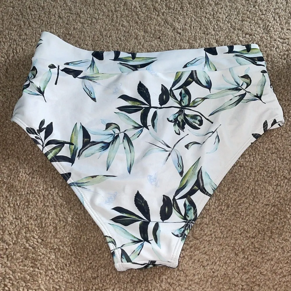 SHEIN Leaf Print Bikini Bottoms White and Green size medium high waisted bikini - Image 5
