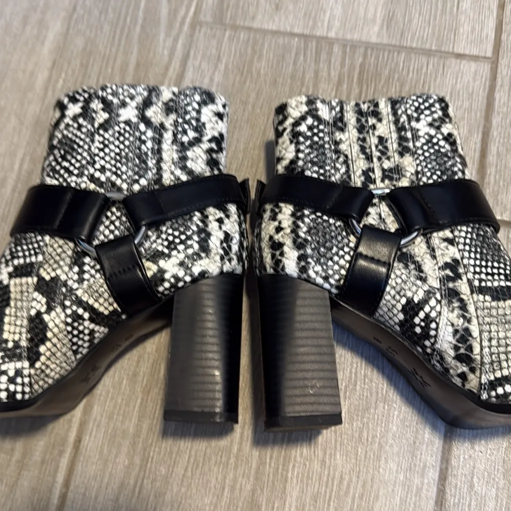 BCBGeneration 5.5 snake print harness ankle booties‎ - Image 11