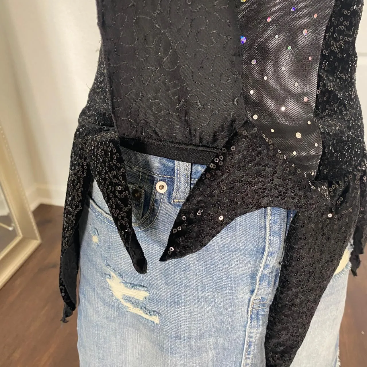 Witchy Vampy Y2K Asymmetric Raw Split Hem Black Silver Sequin Glitter Cami Top M Size M - Image 4