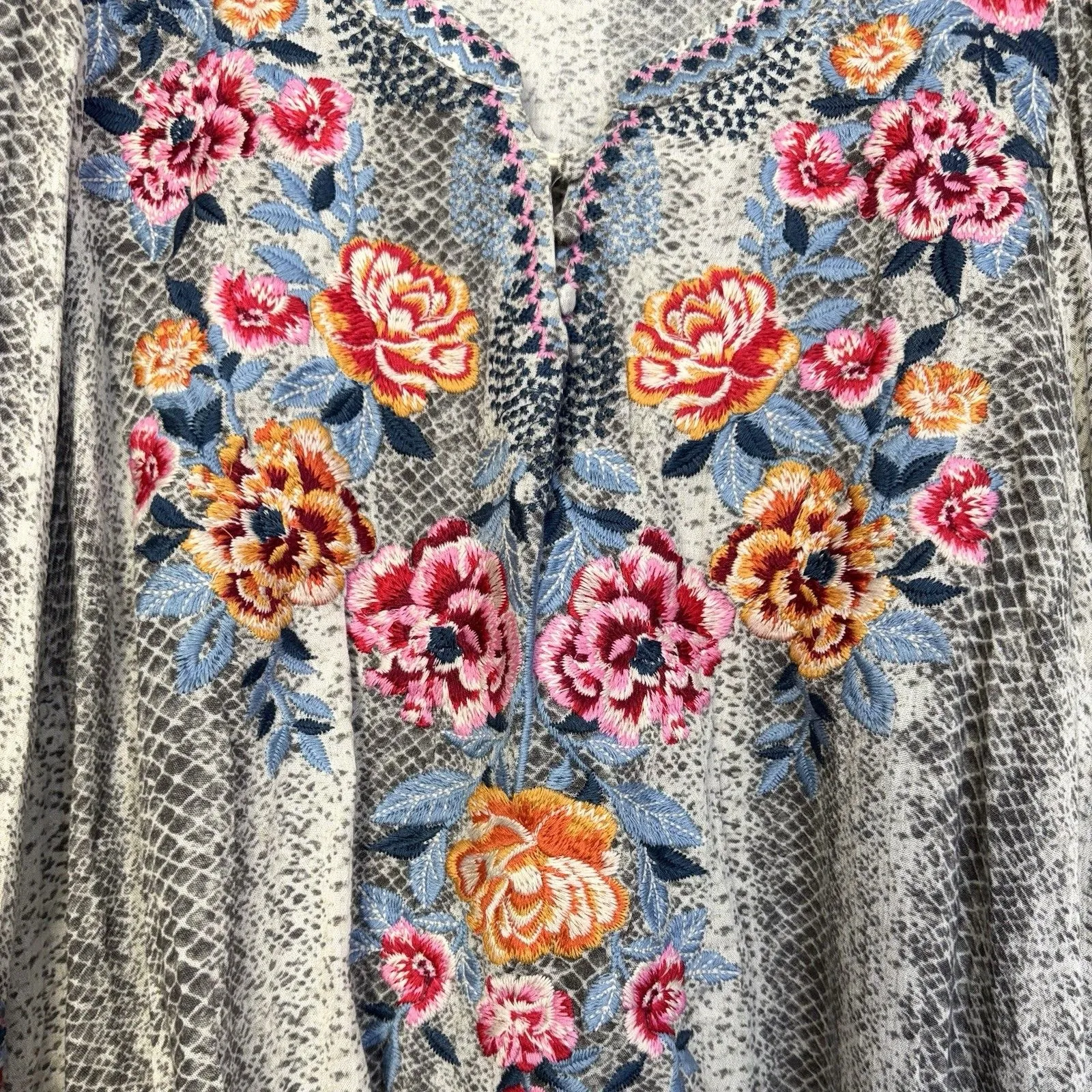 Savanna Jane Floral Embroidered Tunic Top 2X Boho Artsy Festival Flared Sleeves Black - Image 5