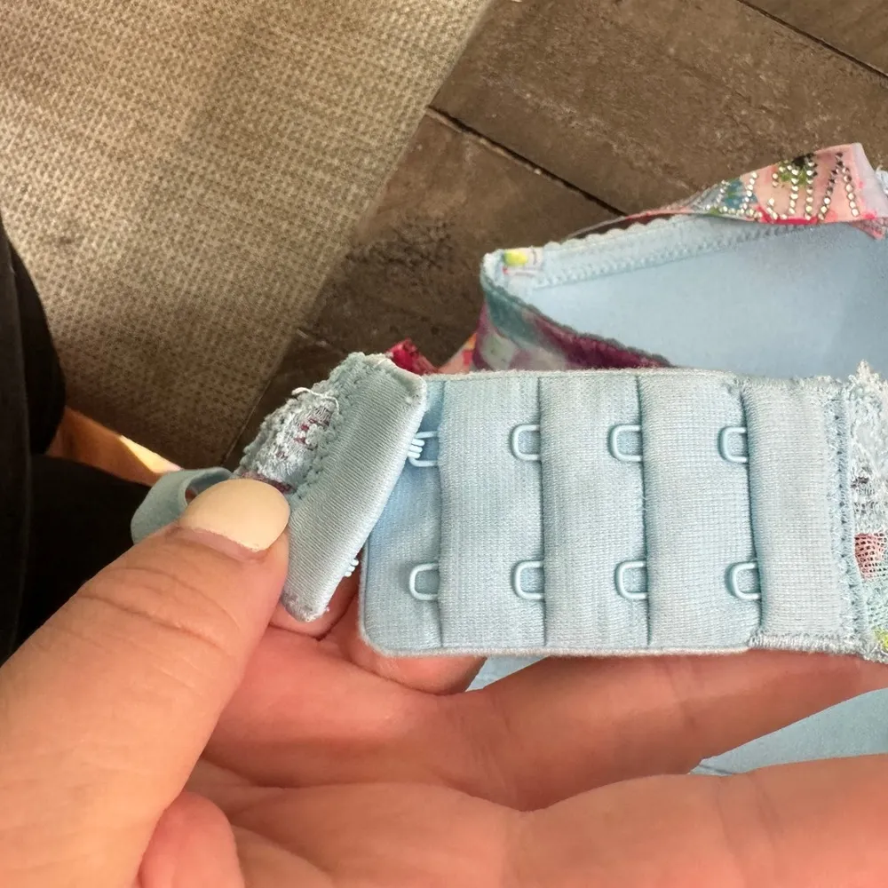 Victoria's Secret Bombshell Plunge Bra Happy Poppy Satin Size 36C + 2 Cup Sizes - Image 9