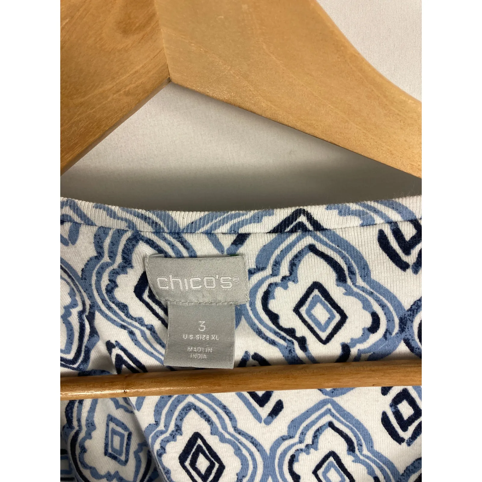 Chicos Blue White 3/4 Sleeve Patterned Blouse Size 3  / XL - Image 2