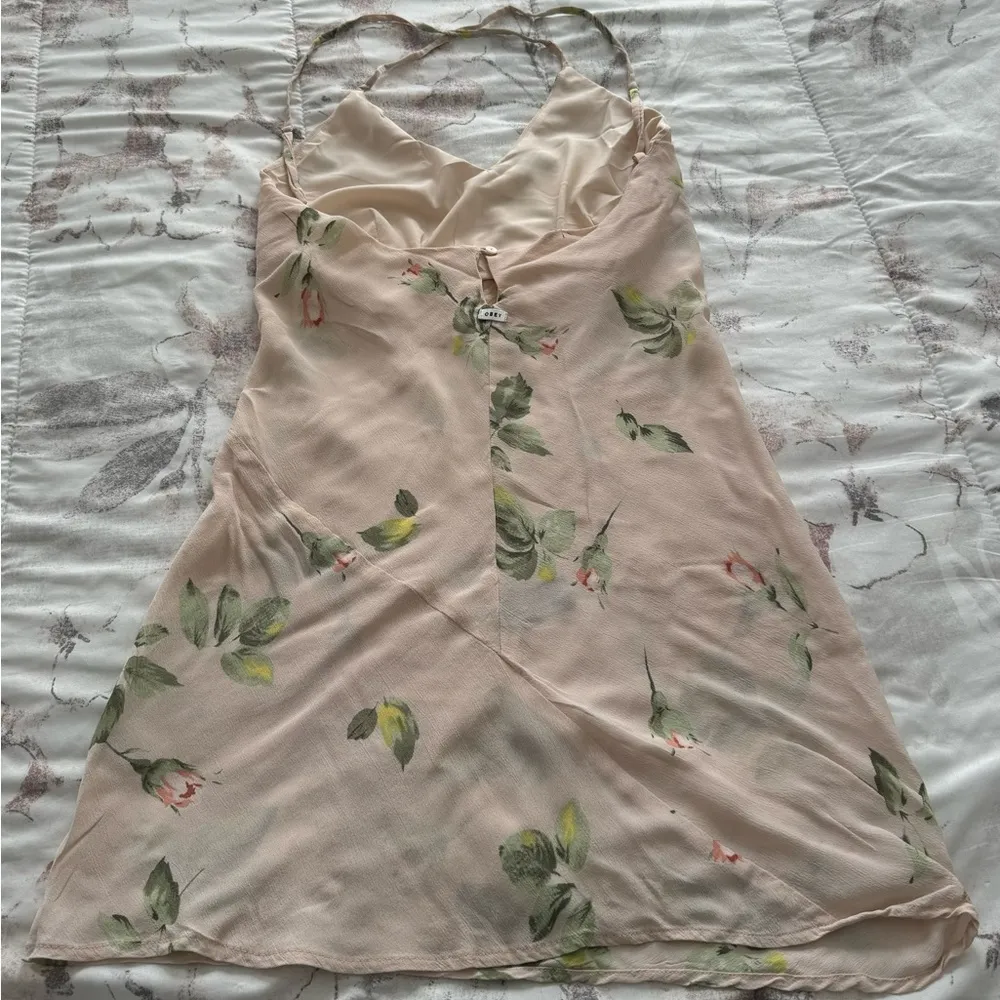 Obey beige floral Y2K spaghetti straps slip dress, size M criss cross back boho - Image 9