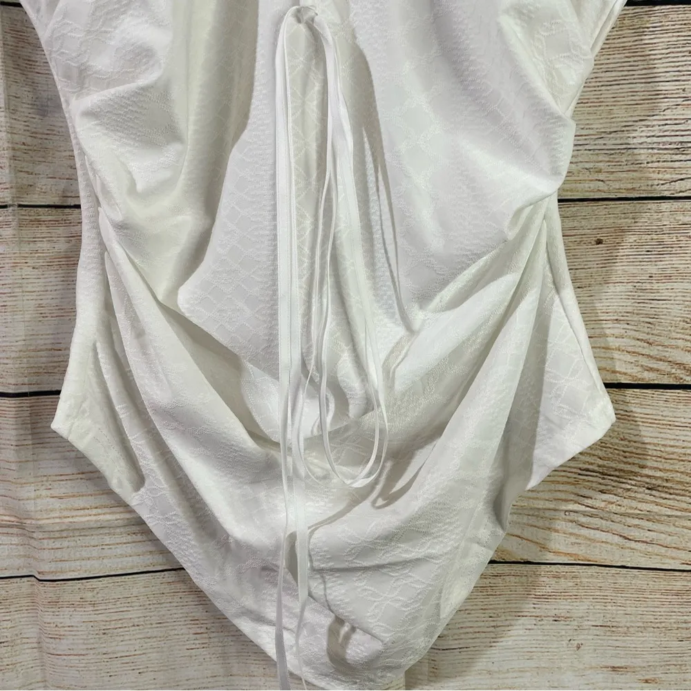 texture ruched pointed v-neck sleeveless knot front white top Size Medium - Image 7