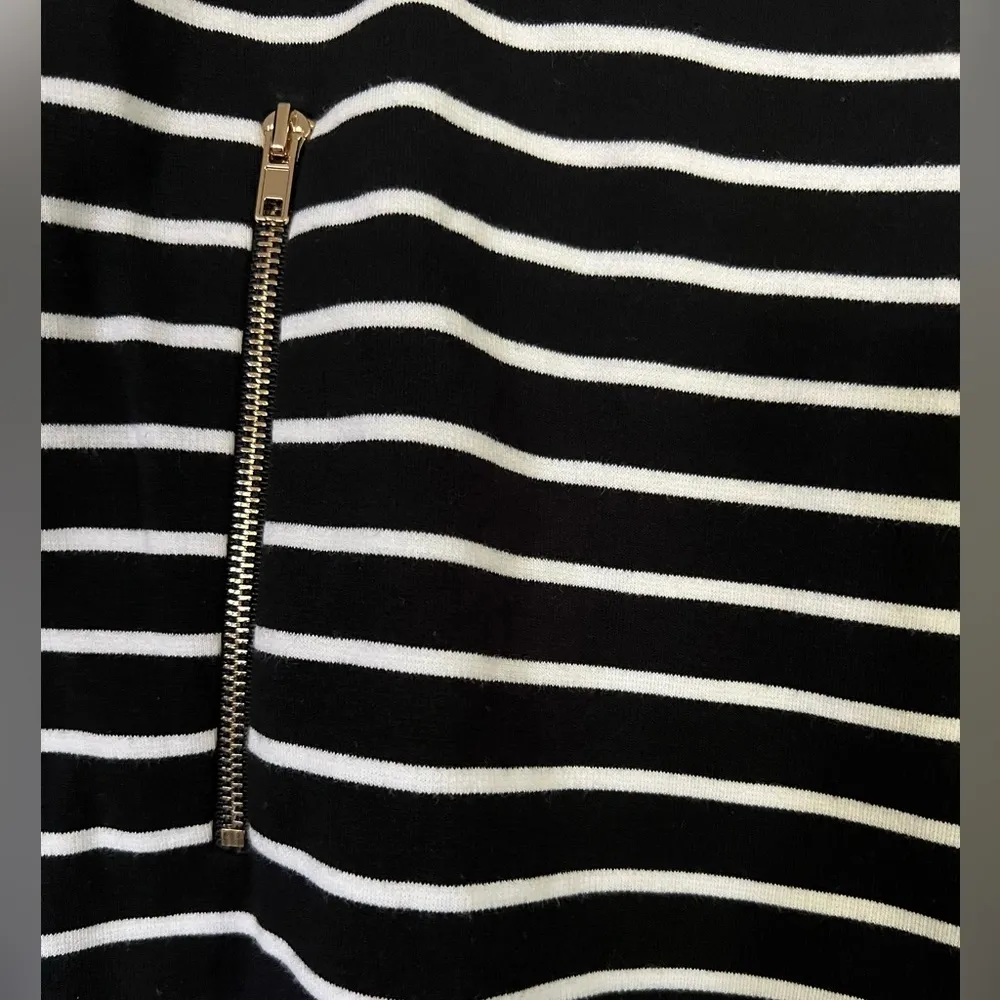 Doe & Rae black and white striped shorts size small - Image 5