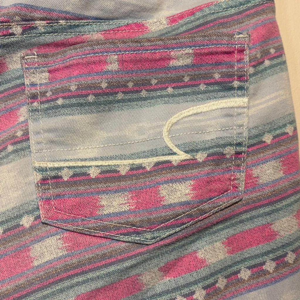 American Eagle- Pink Blue White Aztec Style Raw Hem Stretch Jean Shorts- Size 10 - Image 6