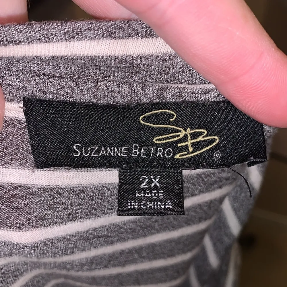 Suzanne Betro  gray striped stretchy ruffle sleeve short sleeve shirt - Image 6