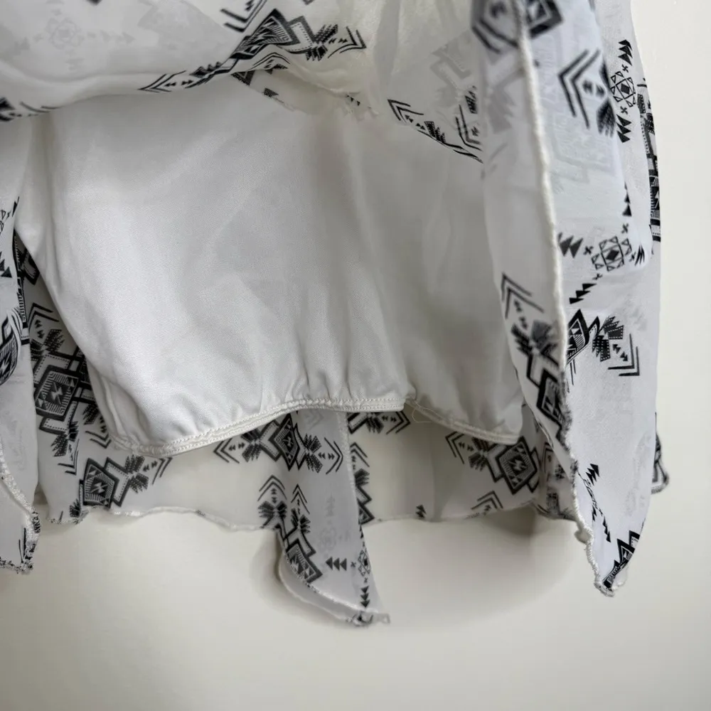 Ali & Kris Aztec Print Crop Top Size Medium White Black Sheer Layer Geometric - Image 2