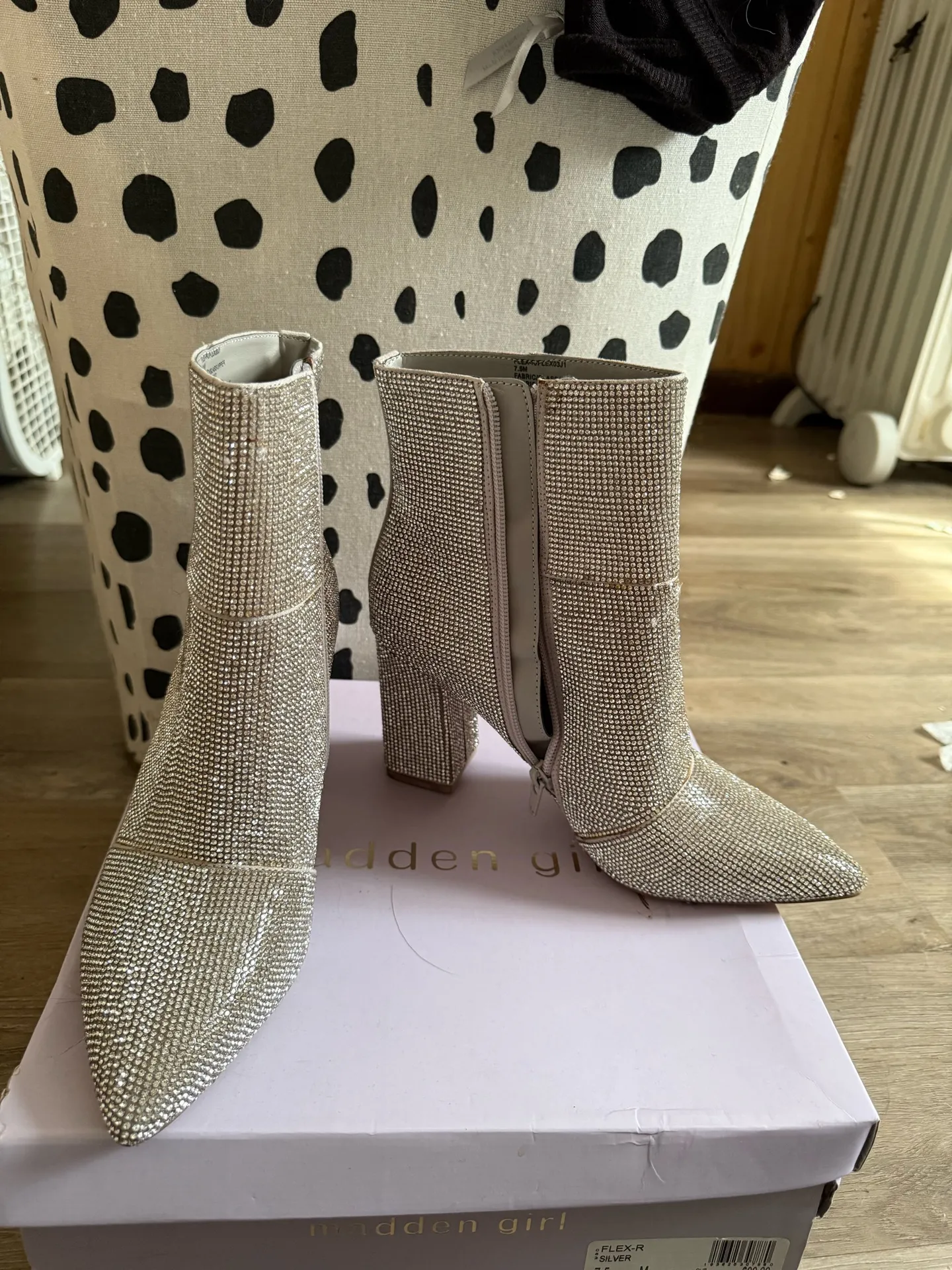 Madden Girl Boots Heeled Ankle silver 7.5 - Image 3