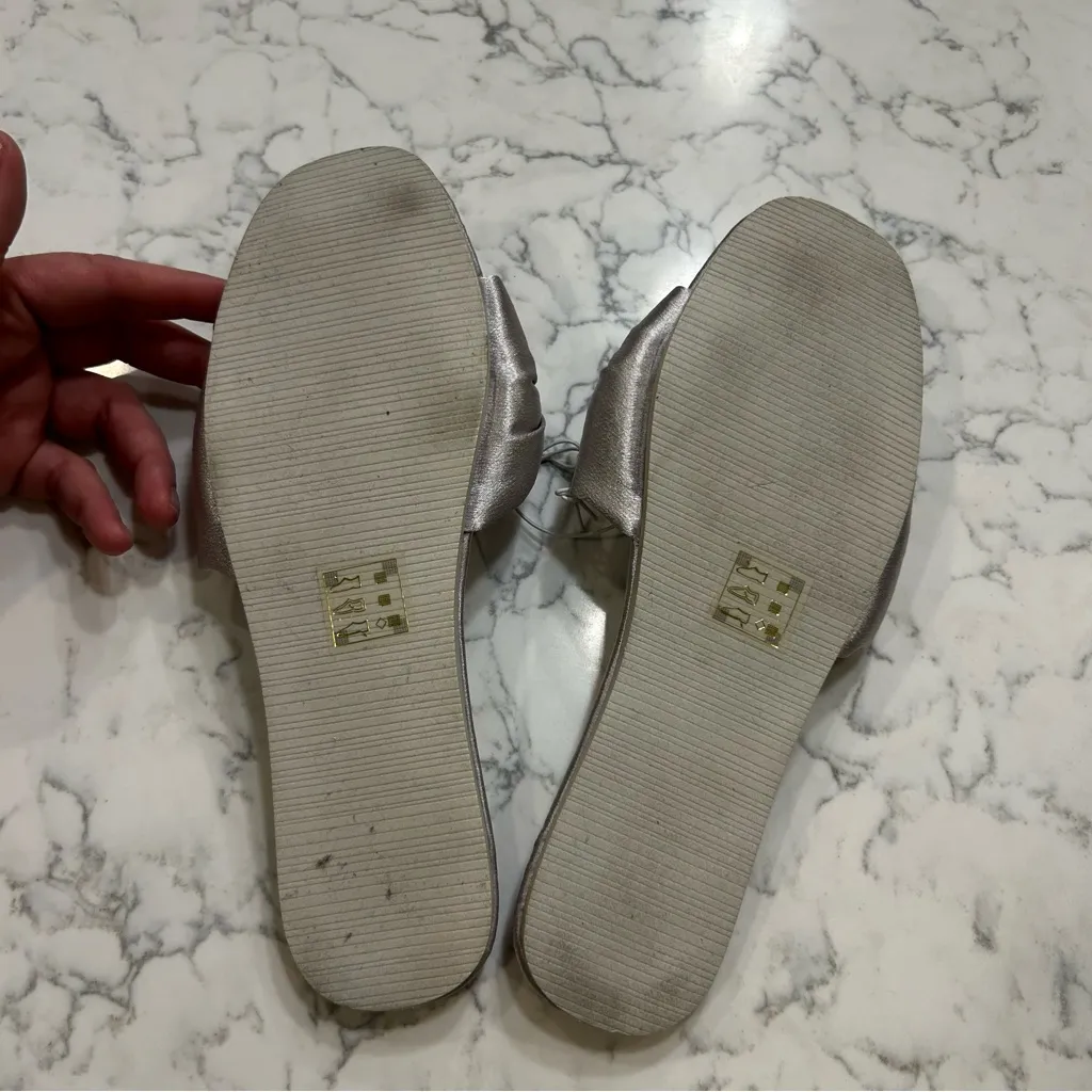 Draper James Silver Bow Slid Slip On Sandals Size Small - Image 2