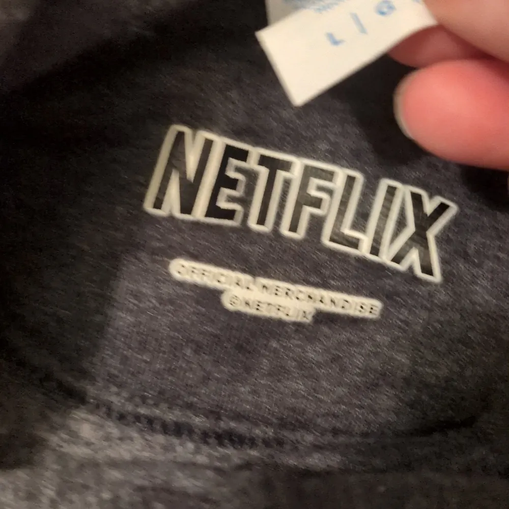 Port & company Netflix Stranger Things Floral gray hoodie size Large Pink - Image 3