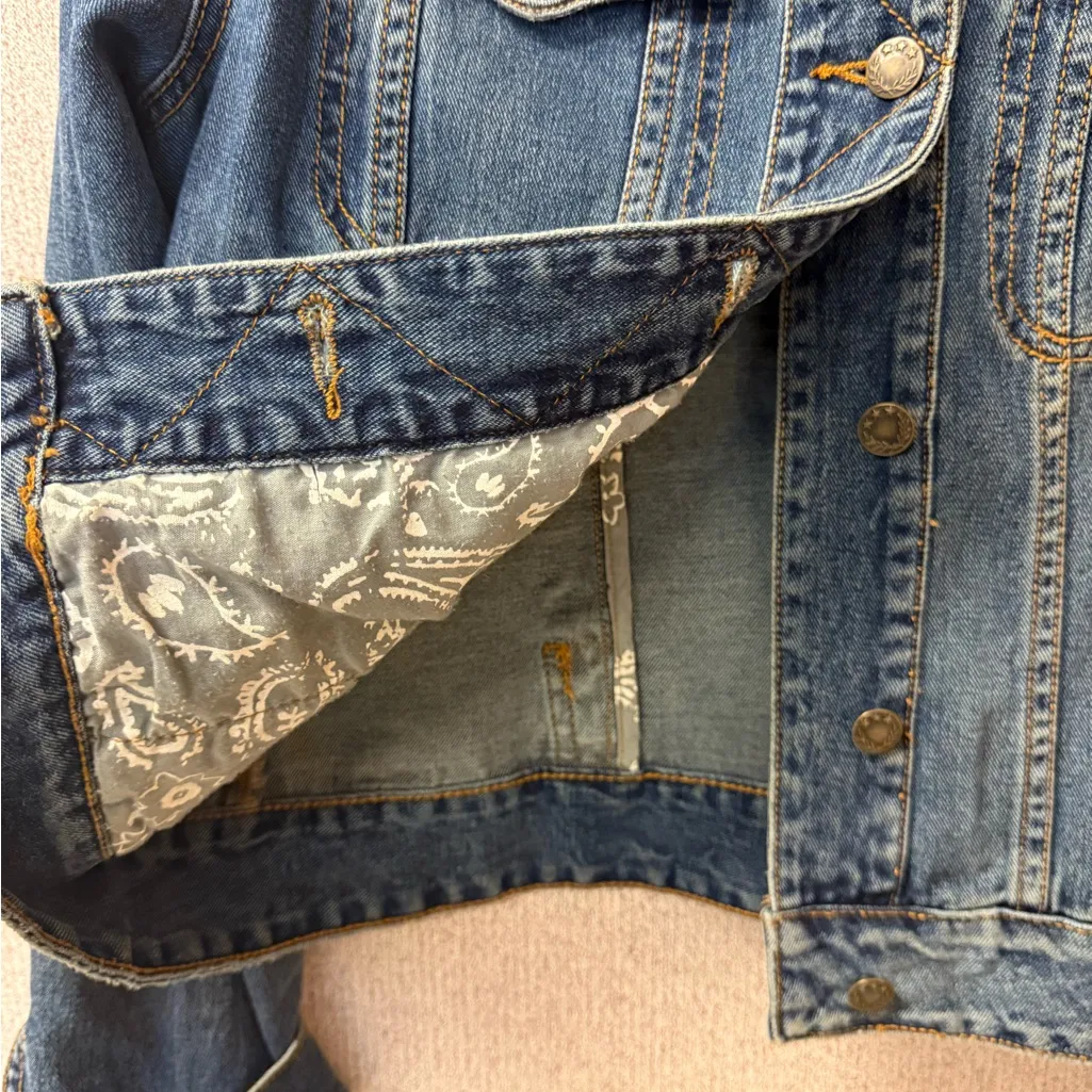 Free People Women Size Large Blue Denim Jacket with Patch‎ - Image 6