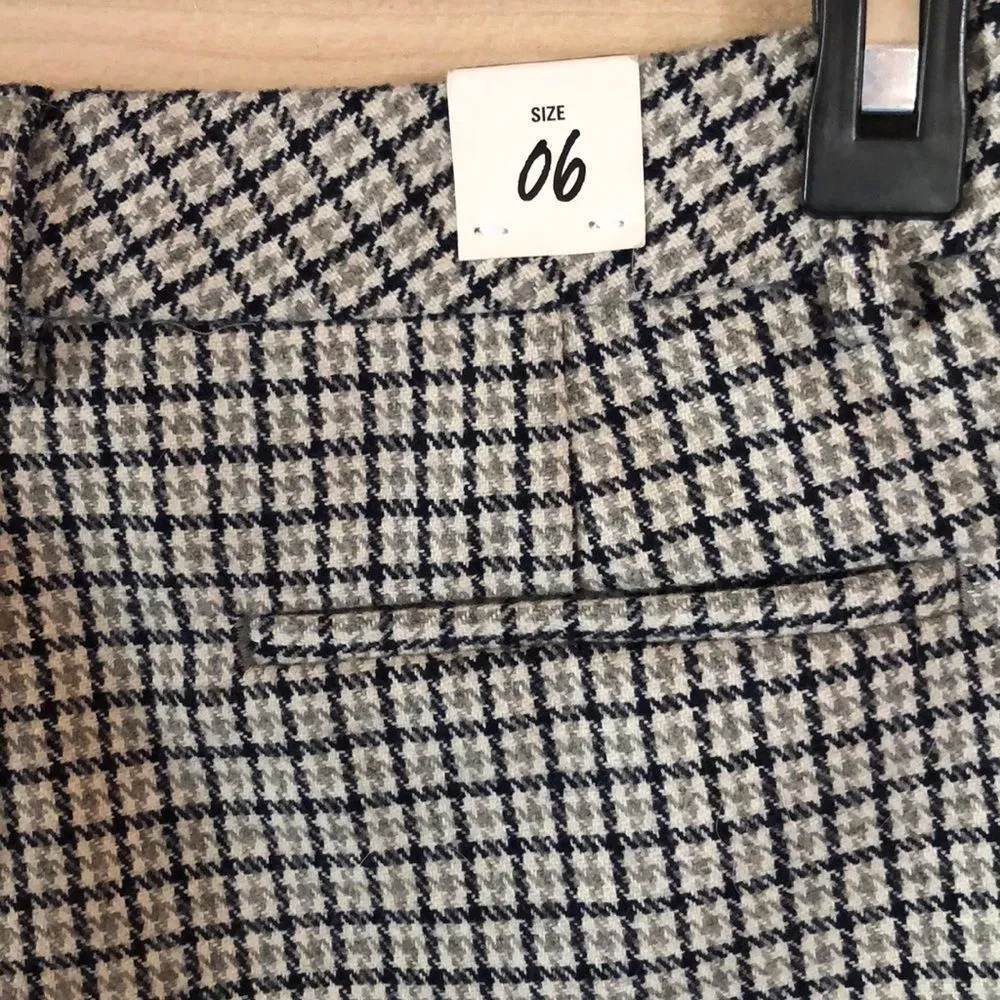 Gap  Wool Blend Brit Shorts in Grey Check‎ - Image 5