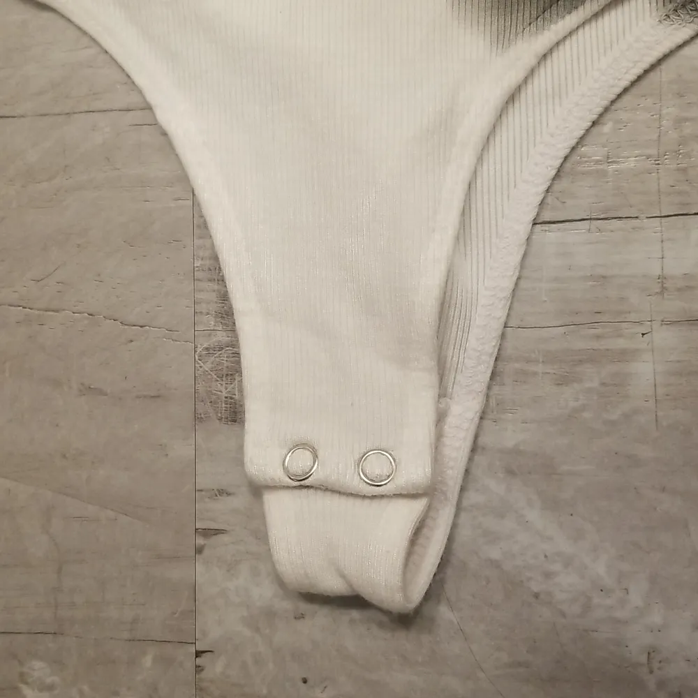 💕ELECTRIC & ROSE💕 Logan Ribbed Bodysuit ~ Gray & White Cloud Tie Dye Small NWT - Image 9