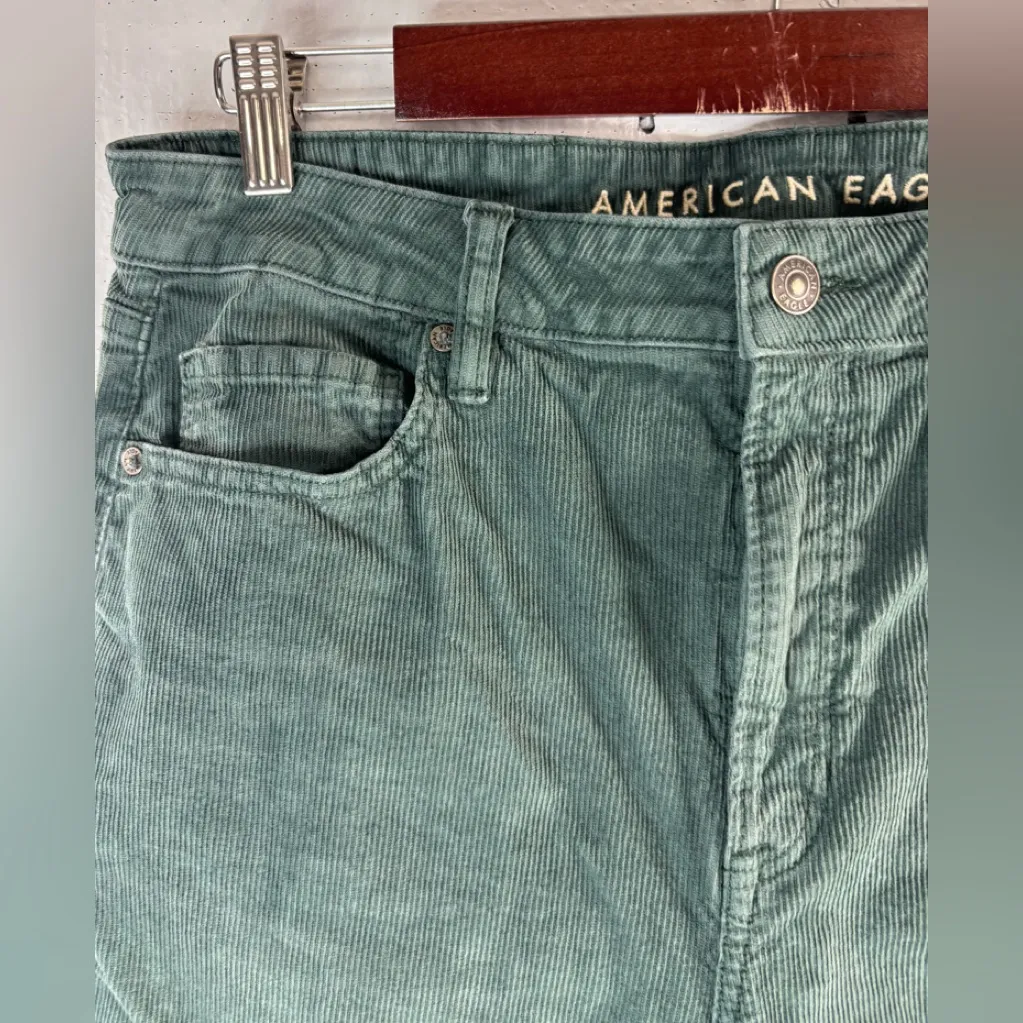 American Eagle Outfitters 12 Mom Straight Jean Corduroy Pants in Emerald Green - Image 7