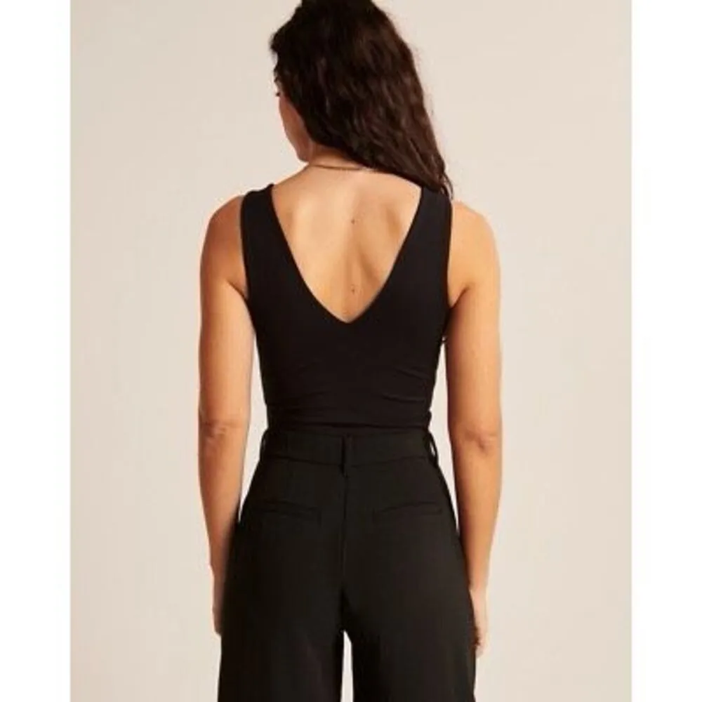 ✨Abercrombie & Fitch Seamless Fabric V- Neck Black Sz Large Bodysuit✨ - Image 4