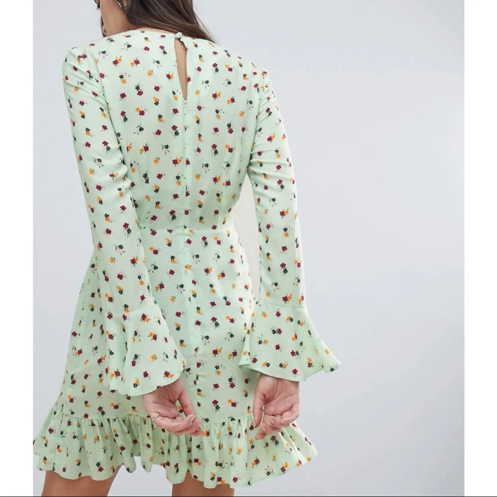 Fluted Long Sleeve Ruffle Hem Mini Dress Size 14 - Image 16