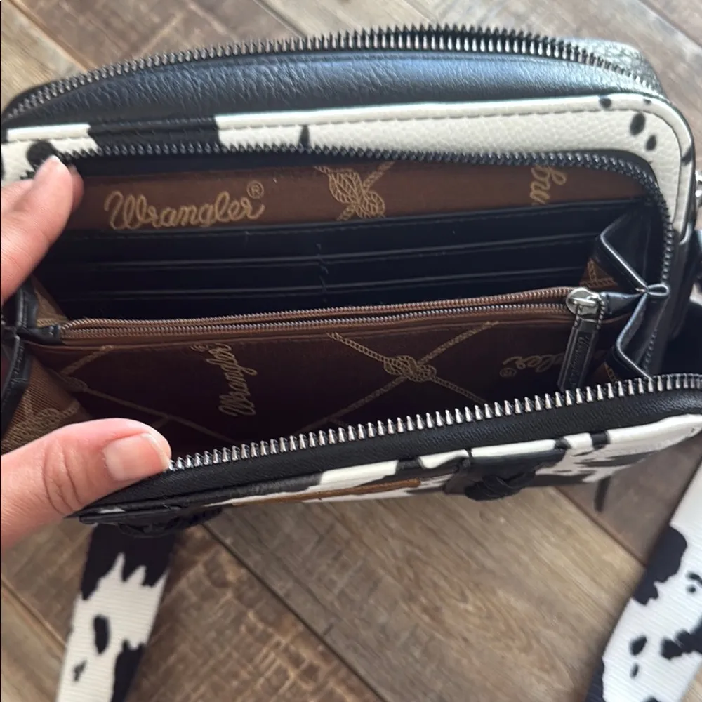 Wrangler Black and White Crossbody Bag - Image 5