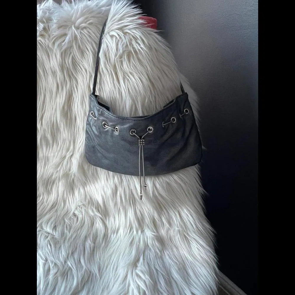 Steve Madden Stylish Gray Handbag with Grommet Detail - Image 7