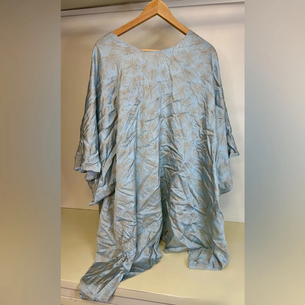 NWT Hello Nite Light Blue Floral Kimono LG - Image 2