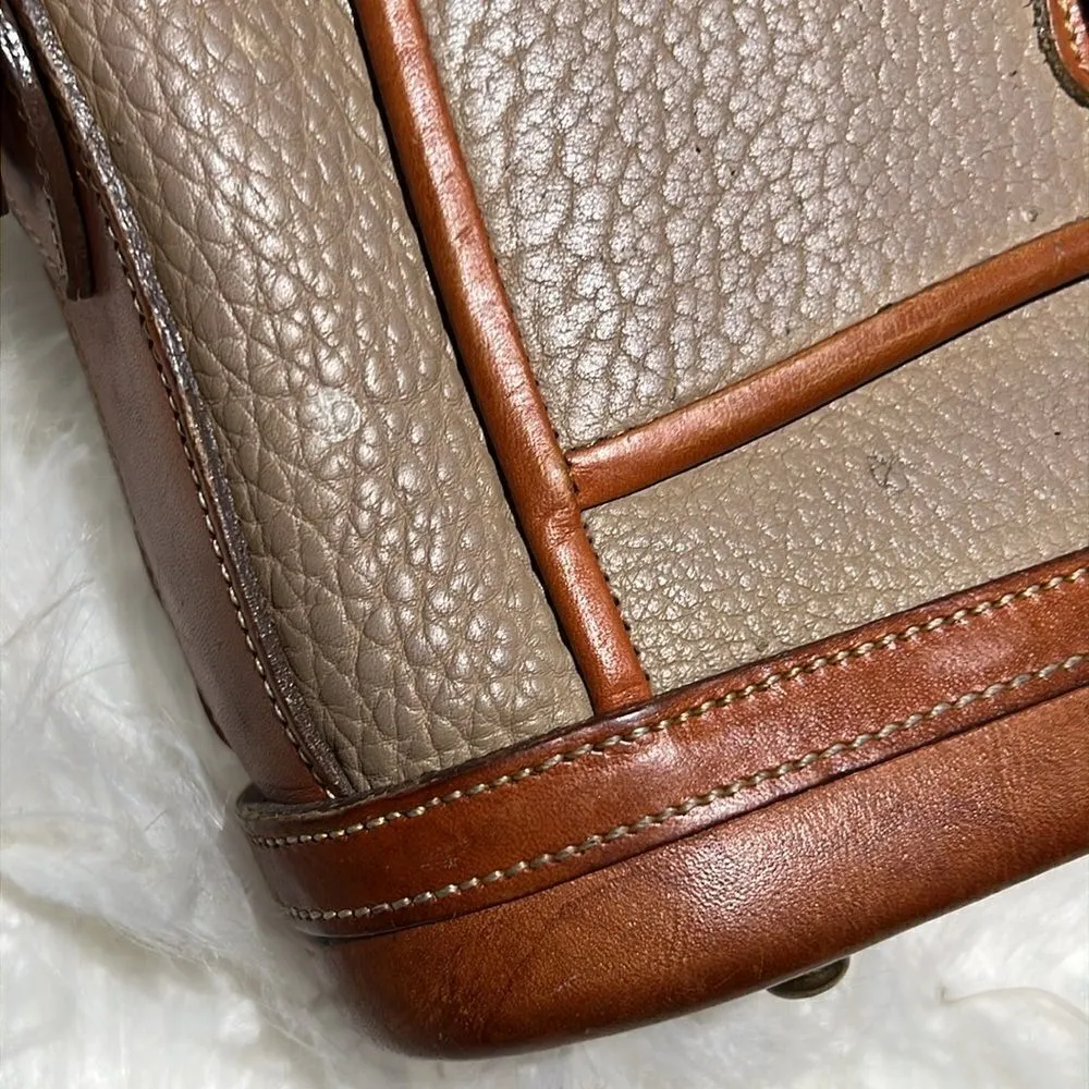 Dooney & Bourke All Weather Leather Crossbody Camera style bag vintage B89 - Image 3