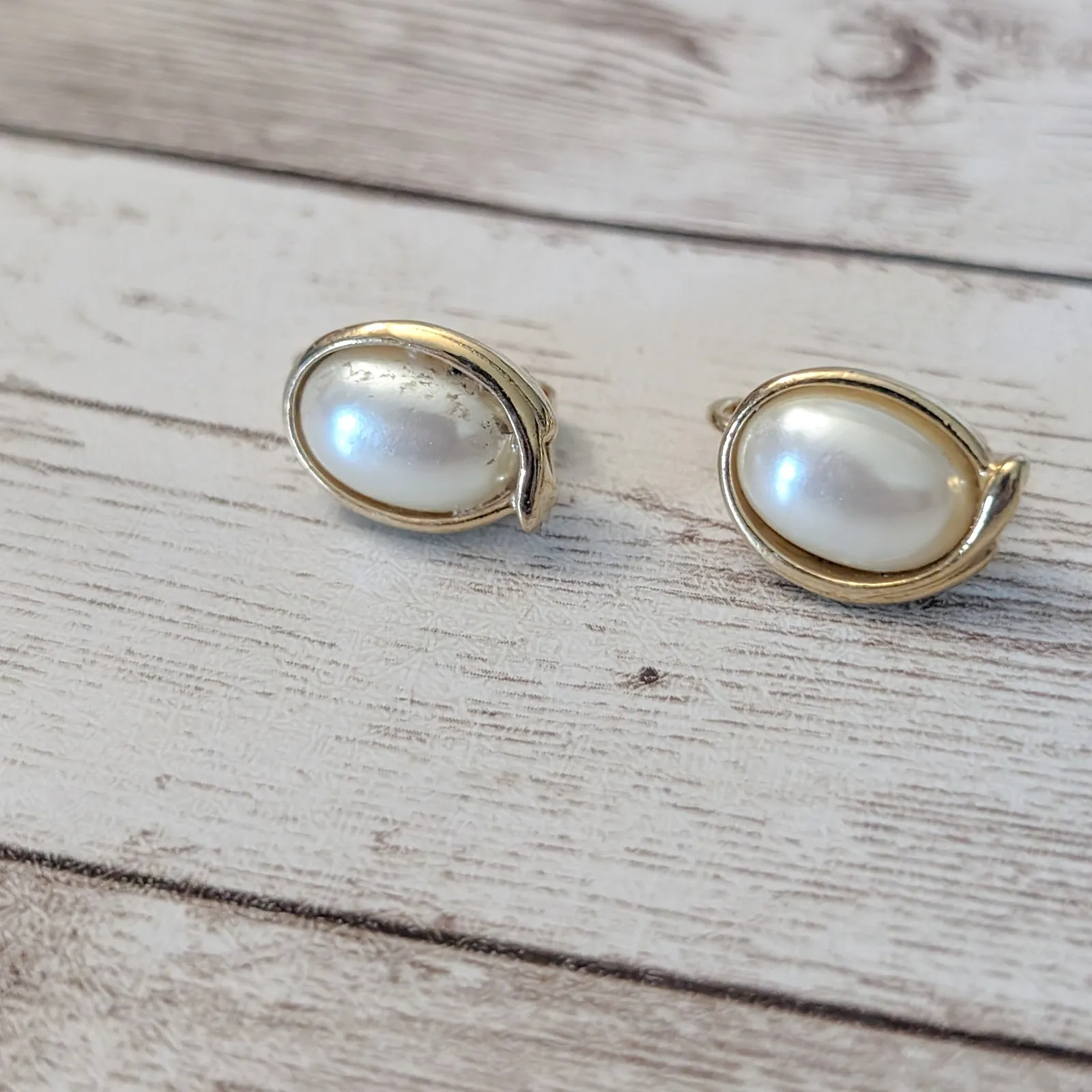 Vintage Clip On Earrings - Image 3