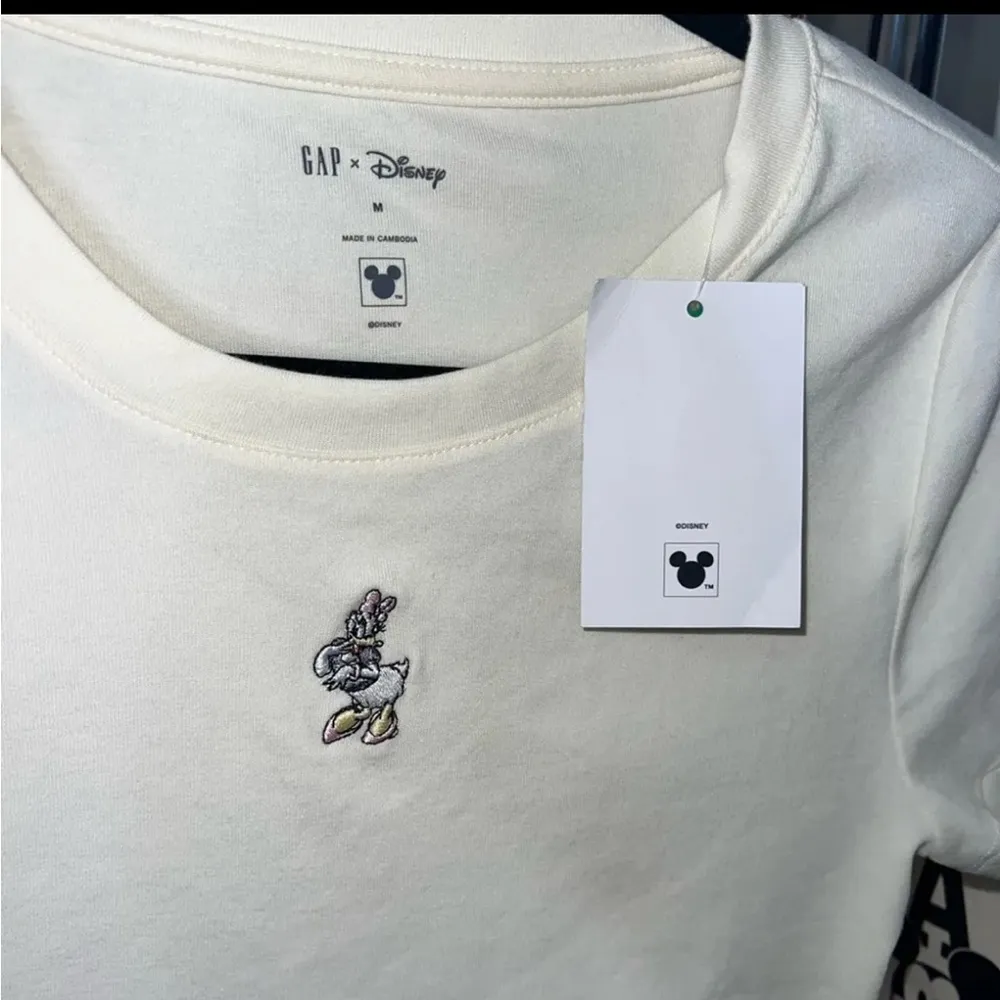 Disney and Gap Daisy Duck crop top/ baby tee - Image 2
