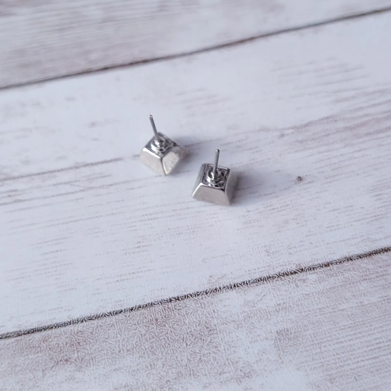 Vintage Stud Earrings Diamond Shape/Square Shape Silver Tone - Image 4