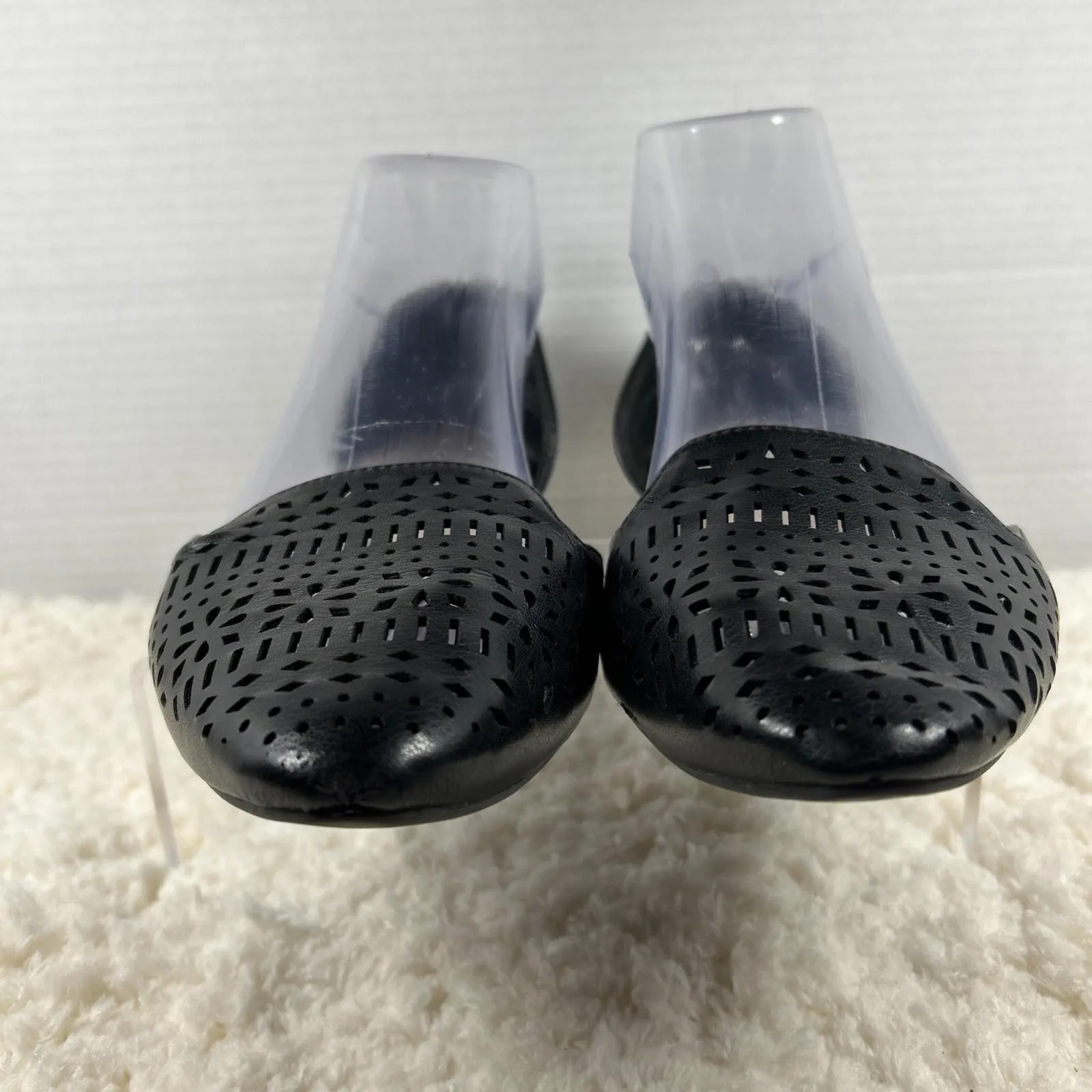 Isaac Mizrahi New York Black Pointed Toe D'Orsay Flats Vegan Perforated Size 8.5 - Image 3