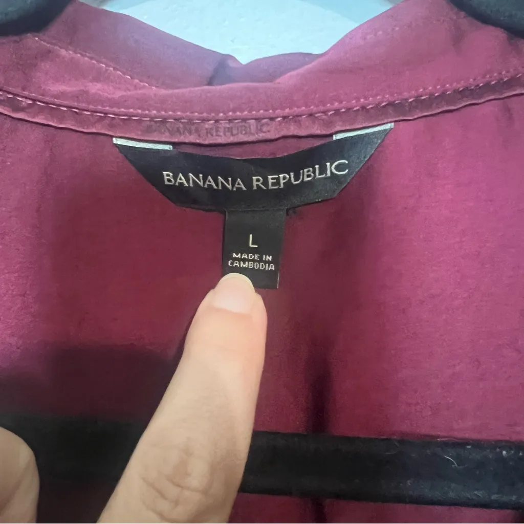 Banana Republic Burgundy Red Women's Satin Pullover Blouse Collar Large NWOT - Image 9