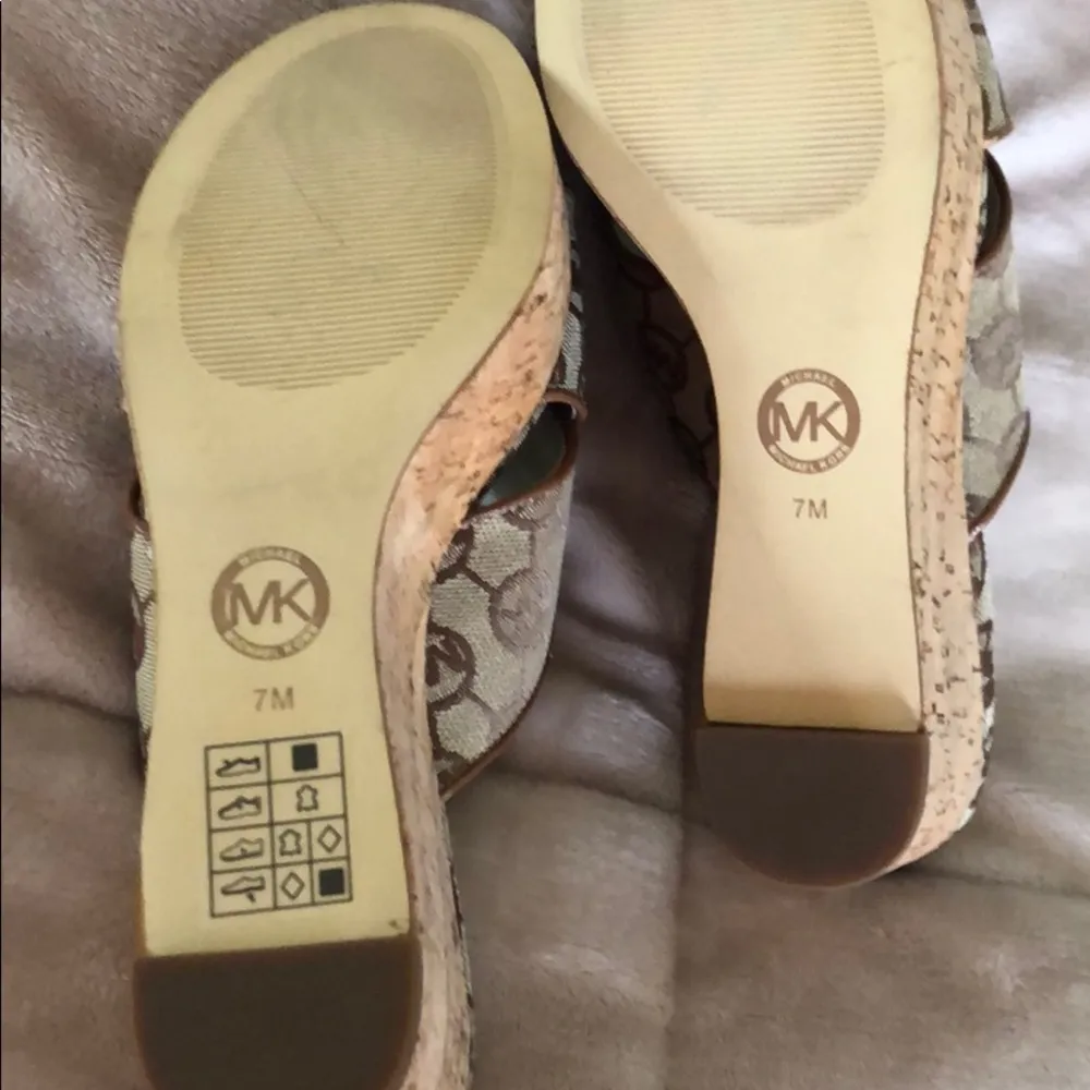Micheal Kors shoes size 7-EUC - Image 5