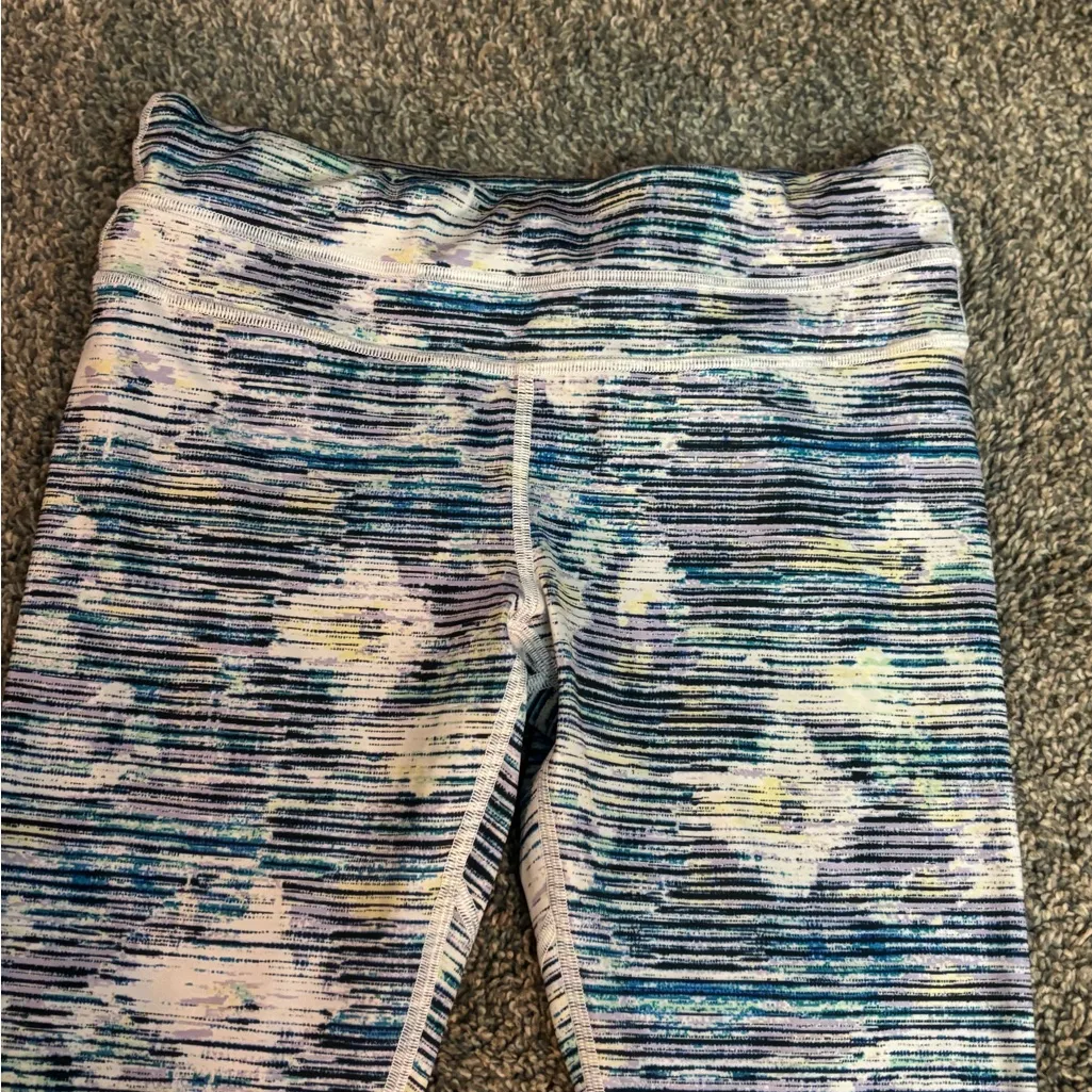 Lululemon Athletica Blue Patterned Leggings size 6 - Image 4