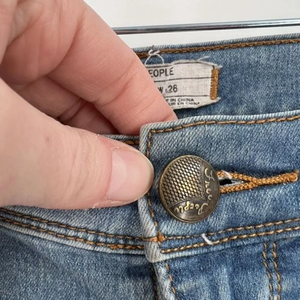 Free People Distressed Jeans‎ Medium Wash Denim Pocket Size 26 ankle destroyed - Image 7