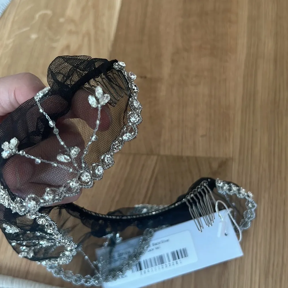 New AREA NYC EMBROIDERED LACE VEIL - Image 5