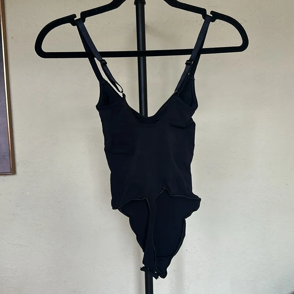 Skims‎ S/M Seamless Sculpt Thong  Bodysuit Onyx NWOB Size M black first release - Image 5