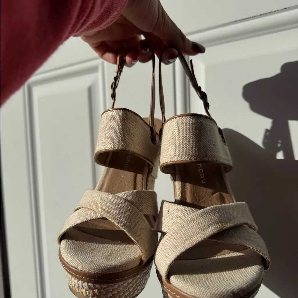 Elegant Cream Wedge Sandals Size 6 - Image 6