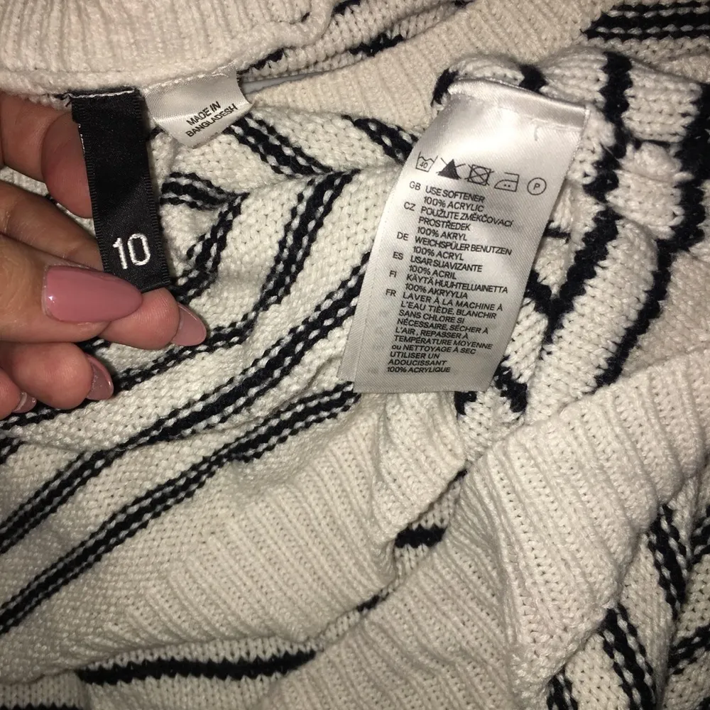 H&M Striped Cropped Sweater - Image 3