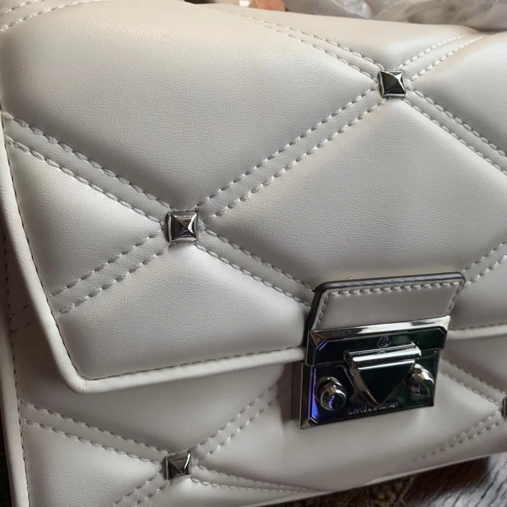 Authentic Michael KORS smooth leather studs Flap shoulder/Crossbody - Image 9