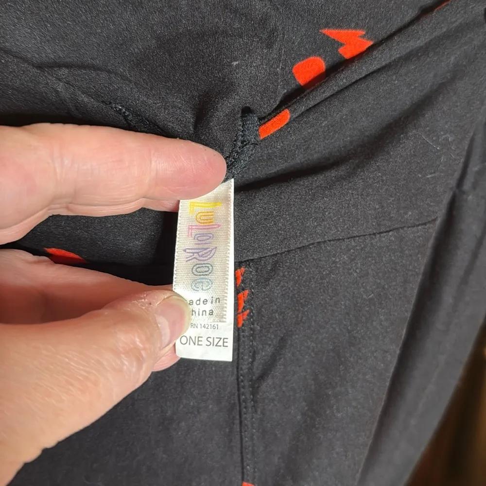 NWOT LuLaRoe Halloween Jack O’Lantern Smile Leggings Black Orange Size OS (2-10) - Image 4